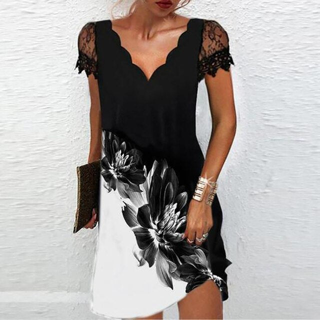 Delilah scalloped v neck dress with lace sleeves – image 3