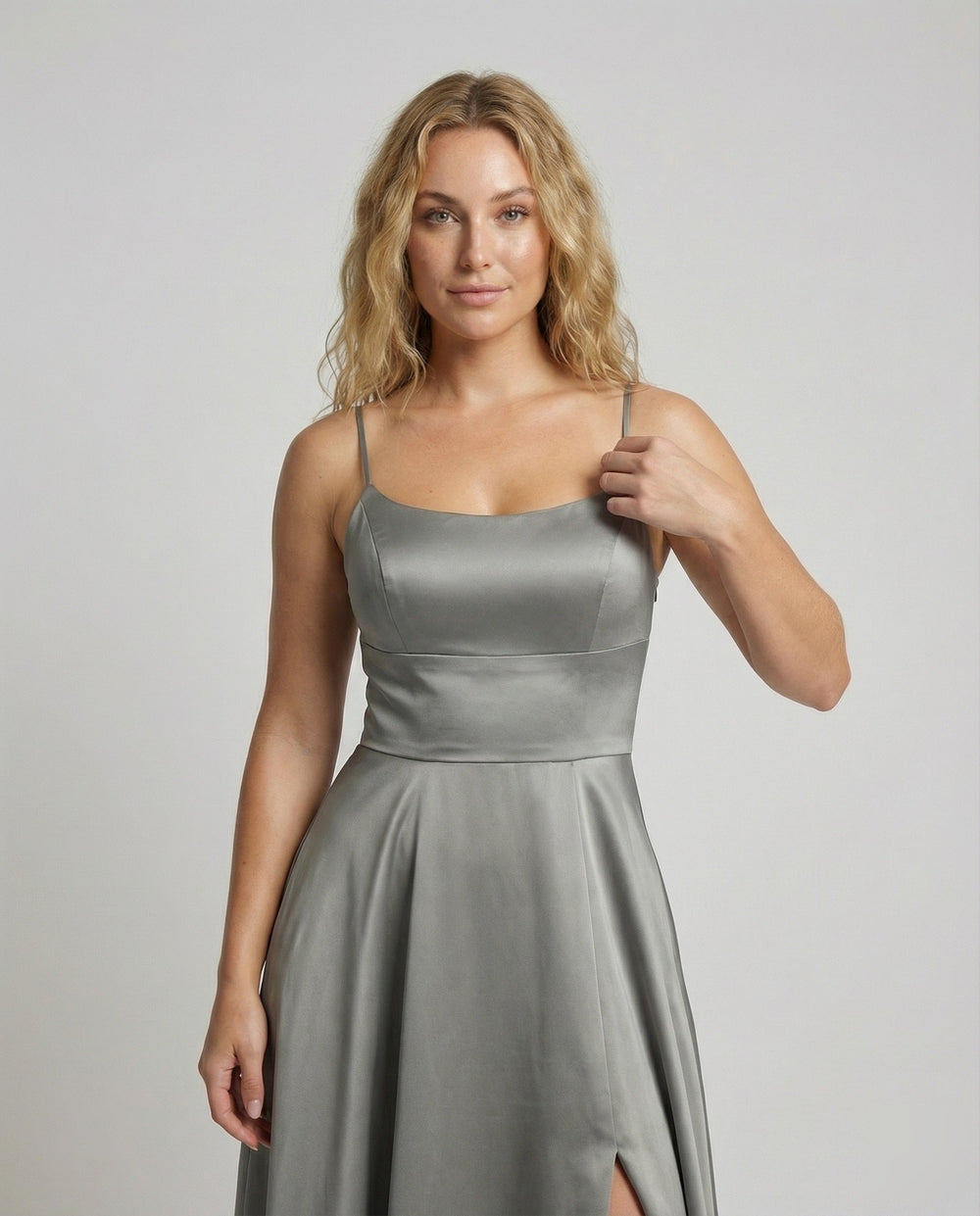 Rosanna satin maxi dress with front slit – image 2